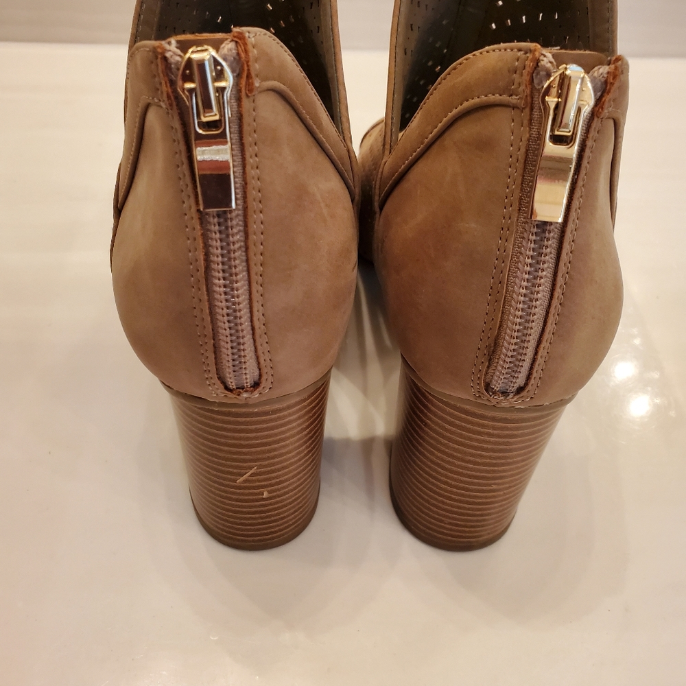 Tan open toe booties - Picture 5 of 8